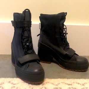 Converse boots size 8.5, never been worn